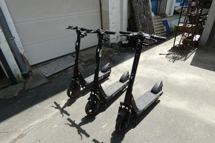 3x OKAI ES400A Profi E-Scooter